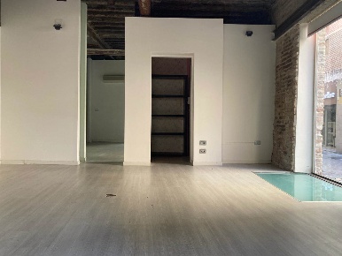 Foto Negozio a Fano Centro Storico di 44 m² con 2 locali in affitto