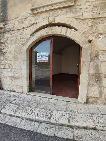 Foto Negozio in V.LE MARGHERITA 8, Ragusa Ibla di 20 m² con 1 locali