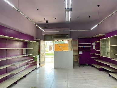 Foto Negozio a Certaldo Semicentro, Zona Stadio di 71 m² con 2 locali