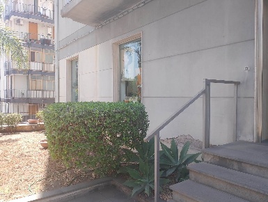 Foto Negozio a Catania Vulcania - Sanzio di 118 m² con 2 locali in vendita