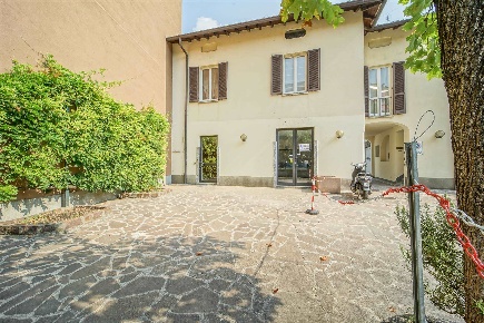 Foto Negozio in Via carlo porta 23, Lecco Caleotto di 100 m² con 4 locali