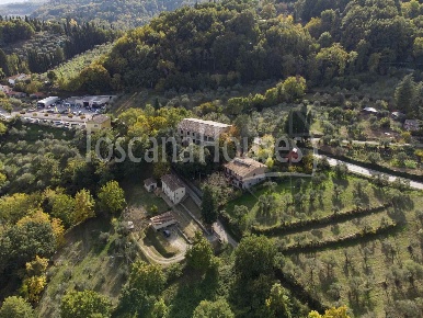 Foto Hotel a Cetona Centro di 1600 m² con 30 locali in vendita