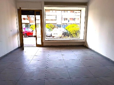 Foto Negozio in via Valsesia, Empoli Pretura - Sanzio di 85 m² con 2 locali