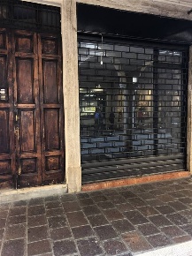 Foto Locale commerciale a Mantova Centro di 37 m² con 2 locali in affitto