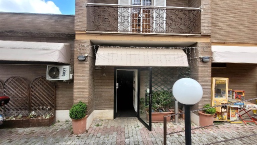 Foto Ristorante in VIA TINA LORENZONI  42, Roma Casalotti di 222 m²