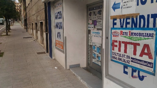 Foto Locale commerciale a Cosenza Centro di 40 m² con 2 locali in affitto
