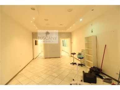 Foto Negozio a San Casciano in Val di Pesa Centro di 120 m² con 1 locali