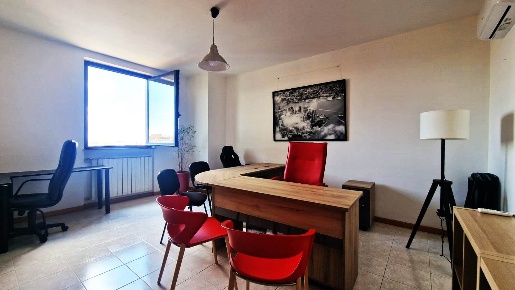 Foto Ufficio a Viterbo Villanova - Riello di 78 m² con 4 locali in affitto