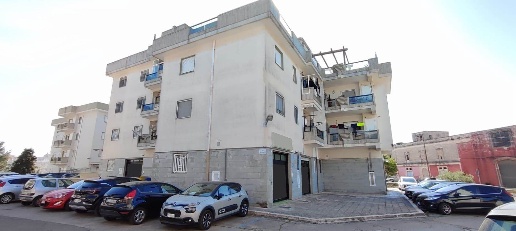 Foto Negozio in VIA MASSAFRA, Martina Franca di 200 m² con 2 locali