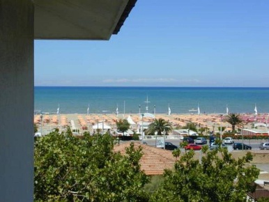 Foto Hotel a Rimini di 900 m² con 25 locali in vendita