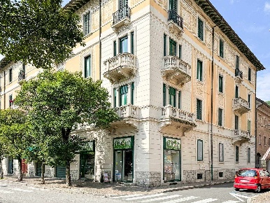 Foto Negozio in viale garibaldi 51, Laveno-Mombello Laveno di 110 m²