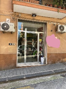Foto Attività commerciale a Salerno Carmine di 50 m² con 3 locali