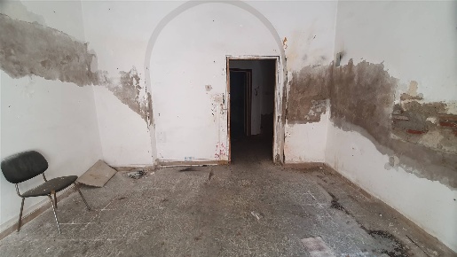 Foto Negozio a Livorno Pontino - Bastia di 105 m² con 4 locali in vendita