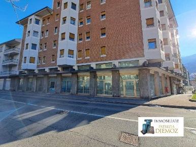 Foto Attività commerciale in via Saint Martin De Corléans, Aosta Centro