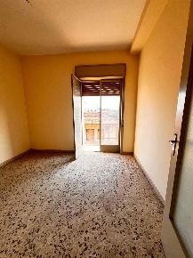 Foto Appartamento in VIA CARONDA, Lentini di 105 m² con 4 locali in vendita