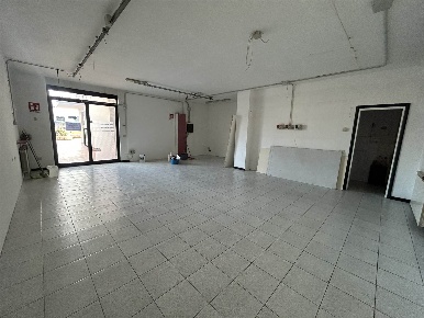 Foto Negozio a Figline e Incisa Valdarno Figline Valdarno di 70 m²