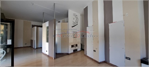 Foto Locale commerciale a Canicattì di 100 m² con 2 locali in affitto