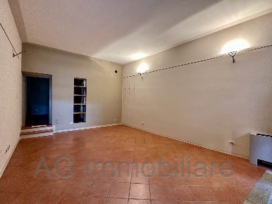 Foto Negozio in via Cadorna, Verbania Pallanza Lago di 66 m² con 2 locali