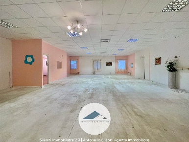 Foto Laboratorio in VIA CONCORDIA, Macerata Piediripa di 300 m² in vendita