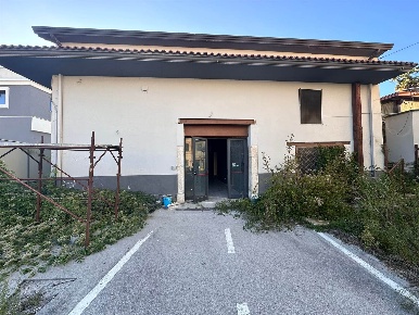 Foto Negozio a Avellino Picarelli, Rione Ferrovia, Archi di 315 m²