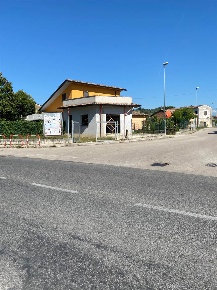 Foto Negozio in Via Moricino snc, Ceprano Centro di 80 m² con 1 locali
