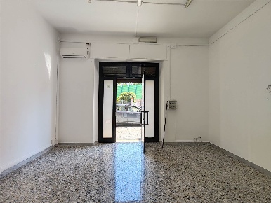 Foto Negozio a Monterotondo Monterotondo Scalo di 25 m² con 1 locali