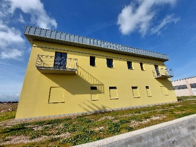 Foto Locale commerciale a Castiglione del Lago Panicarola di 530 m²