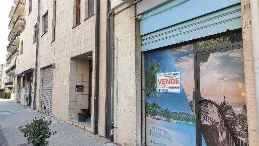 Foto Negozio in piazza tribunale, Cosenza Panebianco - Tribunale di 56 m²