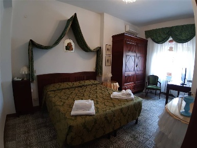 Foto Hotel a Chiusi Centro di 2000 m² con 15 locali in vendita