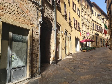 Foto Negozio a Volterra Centro di 145 m² con 5 locali in vendita