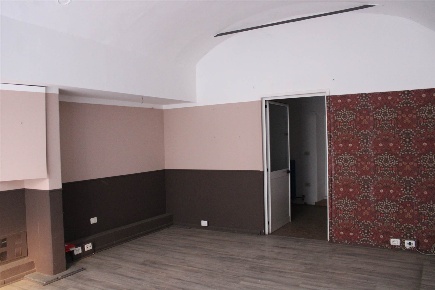 Foto Negozio in Via Gioberti 22, Vercelli Centro di 66 m² con 1 locali
