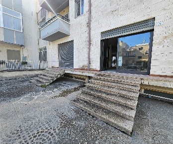Foto Attività commerciale in via meda grottaglie, Grottaglie di 210 m²