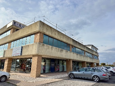 Foto Attività commerciale in Via delle Querce 15, Bastia Umbra di 368 m²
