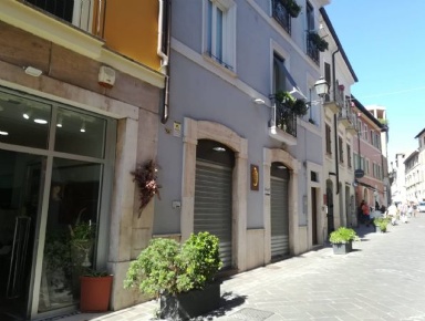 Foto Negozio in Via Garibaldi 58/60, Terni Centro Storico di 45 m²