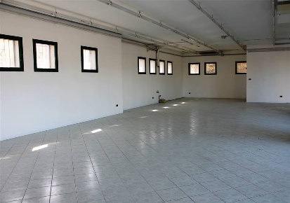 Foto Negozio a Sant'Elena di 250 m² con 2 locali in vendita