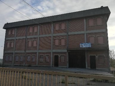 Foto Negozio a Serramazzoni di 1586 m² con 11 locali in vendita