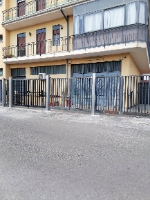 Foto Magazzino in via Cesare Terranova 13, Belpasso Piano Tavola di 55 m²