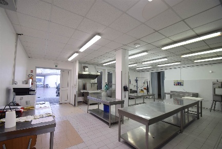 Foto Laboratorio a Piacenza Borgotrebbia di 462 m² con 7 locali in vendita