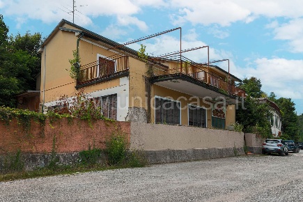 Foto Attività commerciale in via Alzaia 14, Trezzo sull'Adda di 526 m²