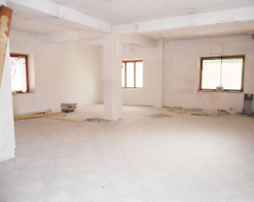 Foto Negozio a Avellino A. Annarumma, A. Gasperi, F. Tedesco di 300 m²