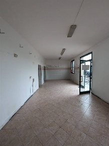 Foto Negozio a Modena Sacca - Stazione di 190 m² con 7 locali in vendita