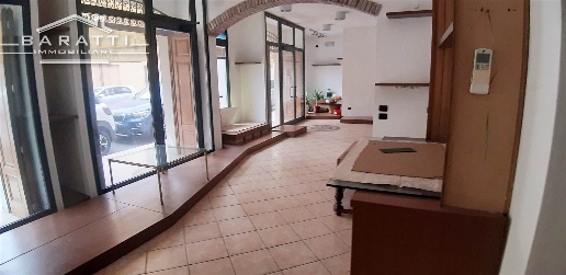 Foto Attività commerciale a Mirandola Centro di 112 m² con 2 locali