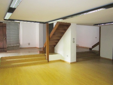 Foto Attività commerciale in Corso Sempione 10, Gallarate Centro di 170 m²