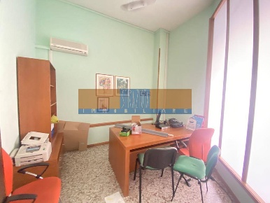 Foto Attività commerciale in via catania  2-4, Modugno di 100 m² in affitto