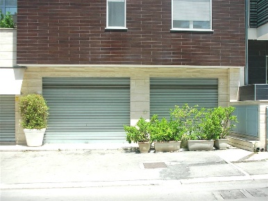 Foto Attività commerciale in VIA CORSICA 93, Canosa di Puglia Centro