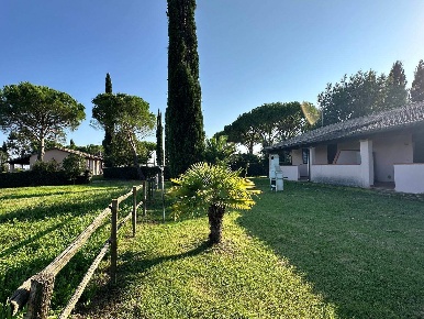 Foto Agriturismo a Grosseto Braccagni di 1180 m² con 30 locali in vendita