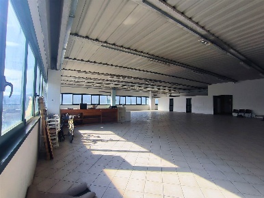 Foto Laboratorio in belvedere 1, Colle di Val d'Elsa di 900 m² con 5 locali