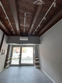 Foto Attività commerciale a Mirandola Centro di 40 m² con 2 locali