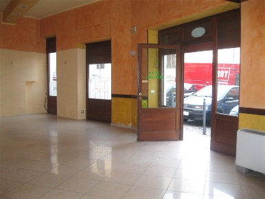 Foto Negozio a Biella Chiavazza di 83 m² con 4 locali in vendita