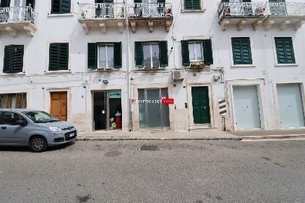 Foto Negozio in Via Francesco Albanese 9, Martina Franca di 100 m²